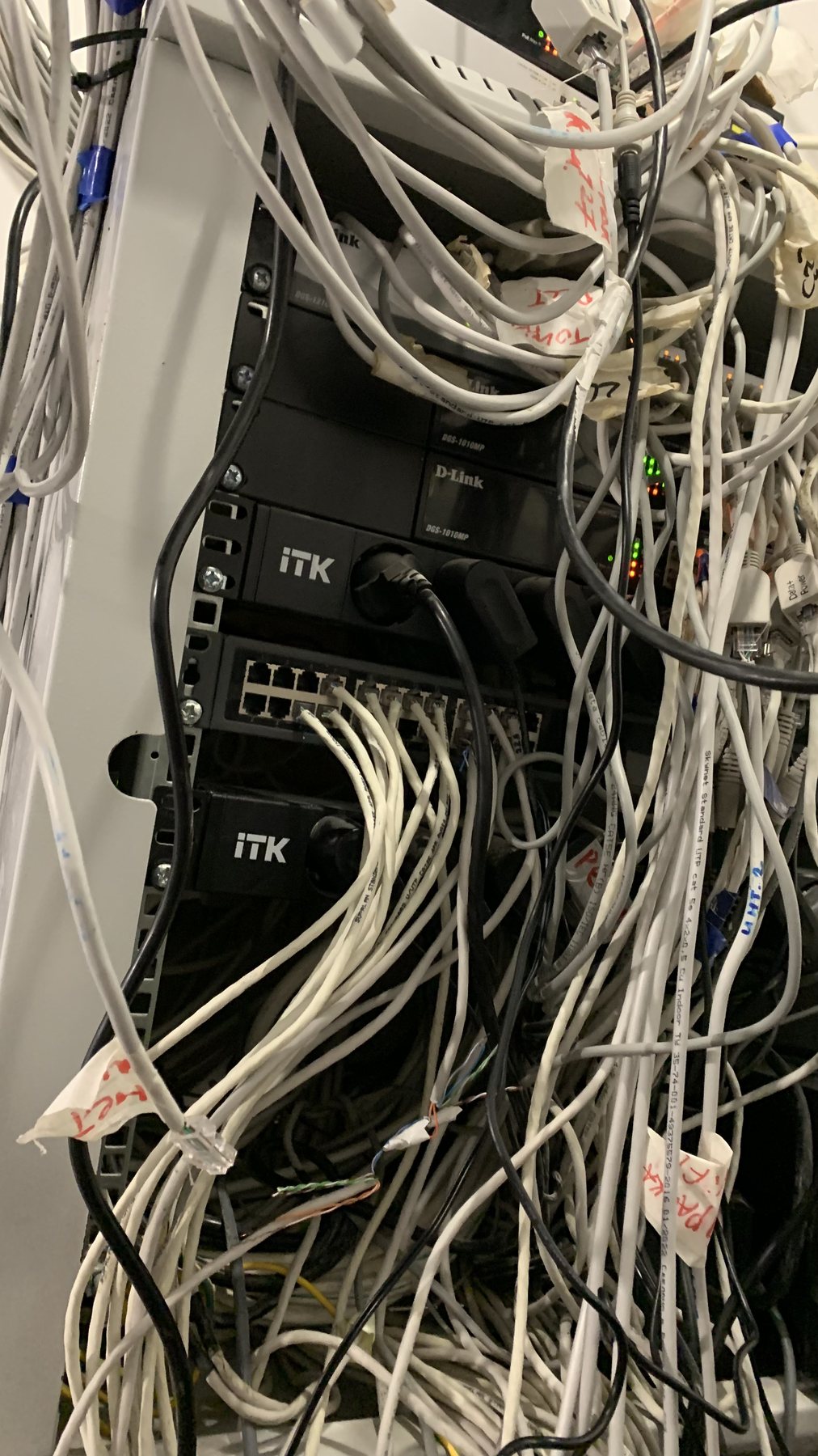 Ещё один пример хаотичного сетевого монтажа